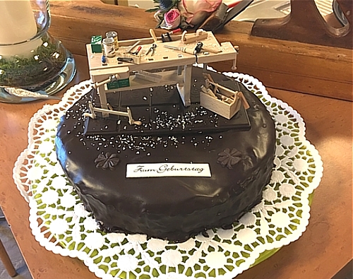 Geburtstagskuchen mit Miniaturen