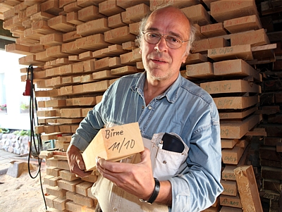 Wolfram Liebe im Holzlager Wolfram Liebe im Holzlager
