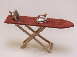 Bügelbrett, klappbar, Puppenstubenminiatur in 1zu12