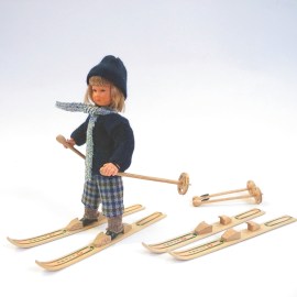 Ski mit Aufdruck, 1 Paar mit Stöcken, Puppenstubenminiatur in 1zu12
