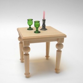 tisch_quadratisch_ahorn_miniatur_1zu12