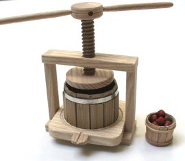 Weinpresse / Traubenpresse, Miniatur im Maßstab 1zu12